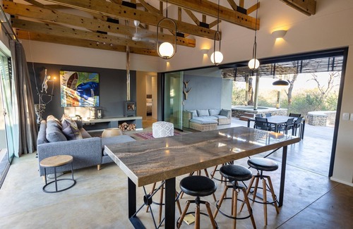 Hoedspruit House | Villa in Hoedspruit with Drakensberg Views