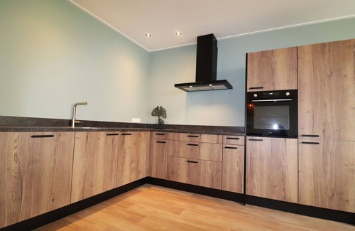 Leons House | Villa in Leons with Sloop Rentals
