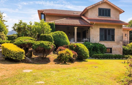 Mondariz-Balneario Villa | Villa in Mondariz-Balneario with Wellness and Private Pool