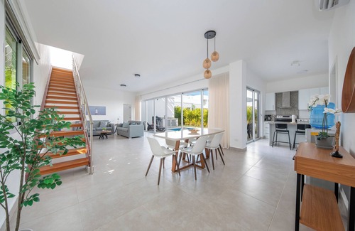El Soco House | Villa in Playa Mueva Romana – Steps from Beach!