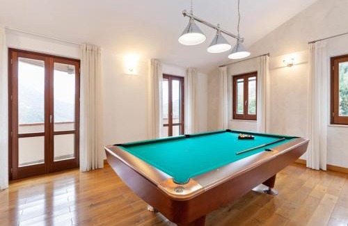 San Mango d'Aquino Villa | Villa in San Mango with Pool and Hot Tub