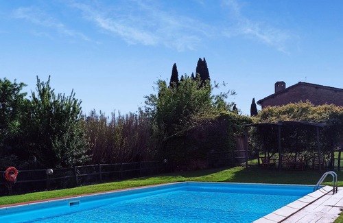 Sovicille Apartment | Villa in Siena Hills, flat 4/6 pax with pool A/C - heating- garden
