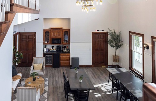 Millersburg House | Villa in the heart of Amish Country with amazing rooms, wide porches, beautiful views, and walking distance to Berlin's dining and shopping.