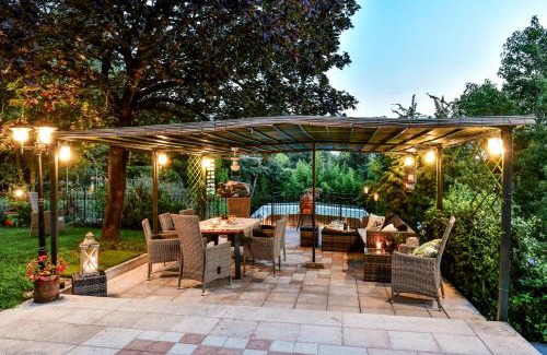 Borgo Trento Villa | Villa Isidoro ampio parco ,piscina privata, arte e giochi , fitness
