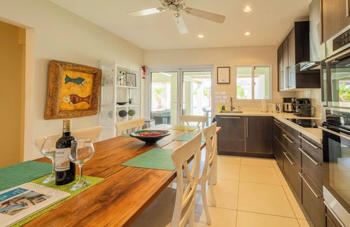 Bubali Villa | Villa “Island time” Private Pool and walk to the beach !