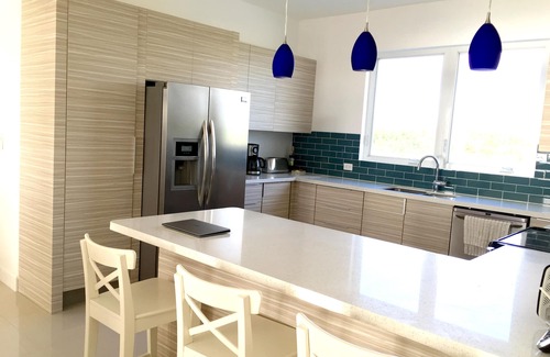 Cockburn Town Villa | Villa Isoela.YOUR EXCLUSIVE corner of PARADISE (Brand New BEACHFRONT villa)