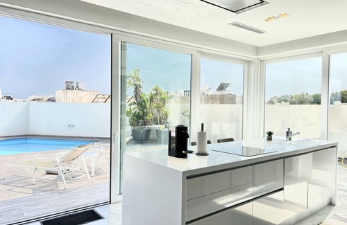 Tal-Ghoqod Villa | Villa Ixoria with Private Pools by ArcoBnb