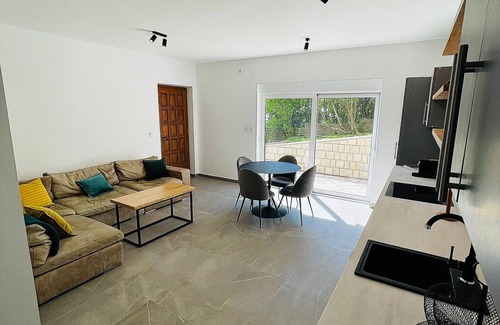 Topla Condo | Villa Jovicic: Exklusive Ferienwohnungen mit Pool und Panoramablick