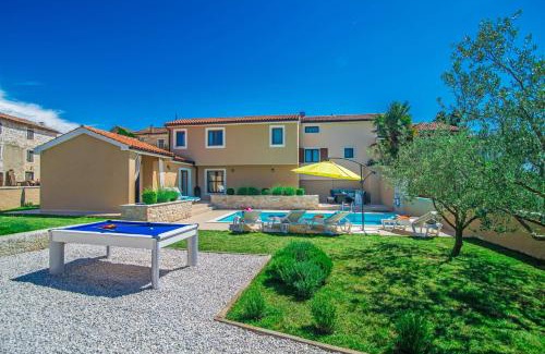 Farini Villa | Villa Kolombera by Villa Plus