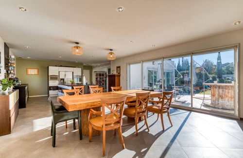 Alignan-du-Vent Villa | Villa 'L'Atrium' with Private Pool, Wi-Fi and Air Conditioning