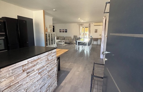 Remoulins Villa | Villa l'oasis du Pont in the south of France! Swimming pool and quiet.