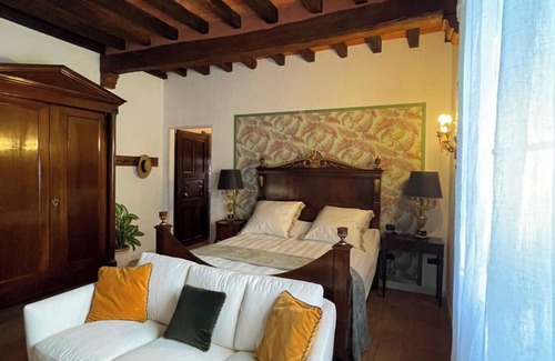 Borgo San Giacomo Bed & Breakfast | Villa la Canonica B&B with double room and private bathroom