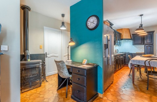 Tarascon Villa | Villa 'La Cigale' with Private Pool, Wi-Fi and Air Conditioning