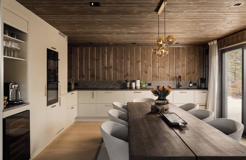 Kviteseid Villa | Villa Lakehouse Cedar with sauna, boat & jacuzzi