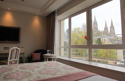Bayeux Hotel | Villa Lara Hotel