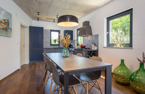 Vrznaveri House | Villa Leonardo by Interhome