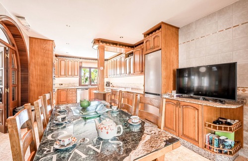 Crestatx Villa | Villa 'Levante' with Heated Pool, Wi-Fi and Air Conditioning