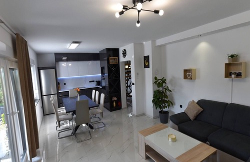 Ludbreg Villa | Villa Luana - Four bedroom Villa with Terrace and swimming pool