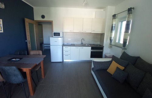 Cesarica Apartment | Villa Luce Apartments with sea view, beach holiday, diving, hiking .