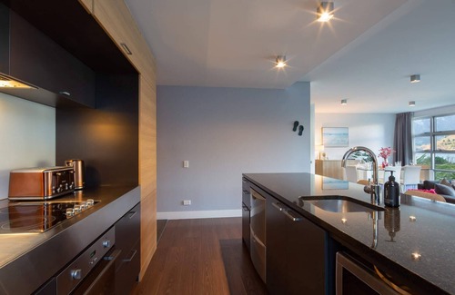 Frankton Apartment | Villa Mantra, Free Parking, AC, Direct Lake Access