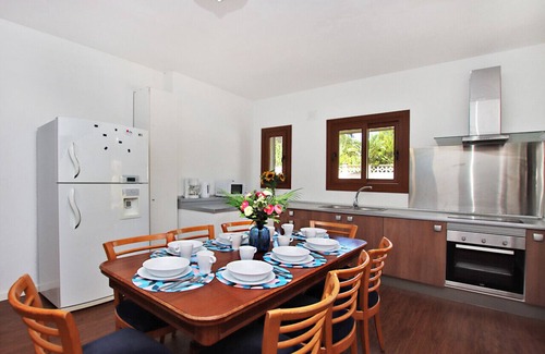 Les Meravelles Villa | Villa Maravillas next to the beach with a pool, garden and terraces
