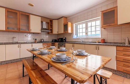 Arruda dos Pisoes Villa | Villa 'Marmeleira Country House' with Private Terrace, Wi-Fi and Air Conditioning
