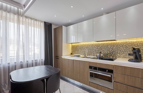 Hollerich Apartment | Villa Medici 21 One-Bedroom Apartment with Spa Bath