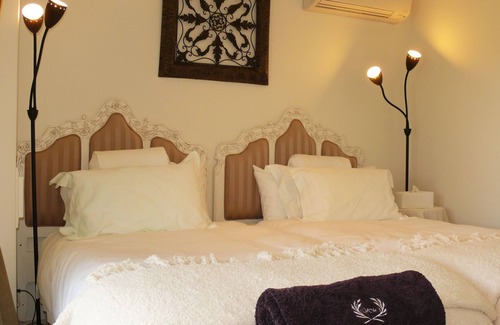 Forbesdale Bed & Breakfast | Villa Medici - Bed and Breakfast - Couples - HamptonnSTRA-4614nQTA-BSTAR-1507