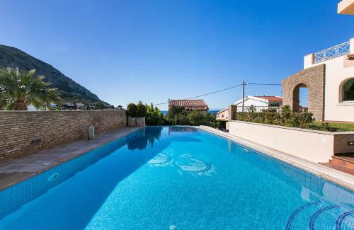 Palaia Fokaia Villa | Villa Melia Athenian Riviera