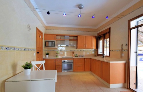 Iznajar Villa | Villa met Zwembad, Buitenkeuken, Ruim Terras, Uitzonderlijk Zicht op de Vallei