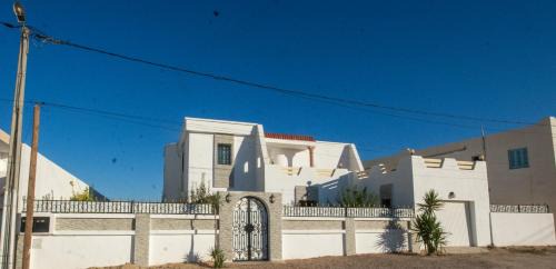 Erriadh Villa | Villa meublée avec piscine et abri de voiture