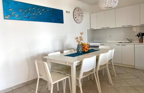 Cesarica Apartment | Villa Mihaela - Beachfront apartment "Mario" with sea view and pool