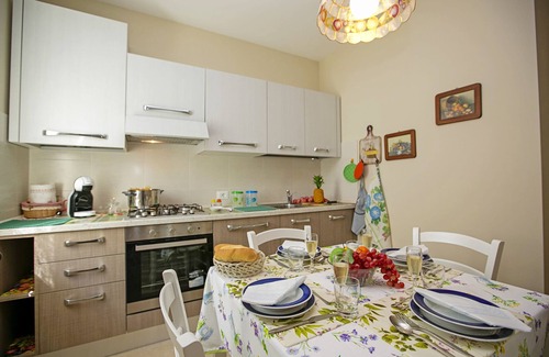 Desenzano del Garda Apartment | Villa Mimosa - Appartamento 2, Desenzano Del Garda, Italy