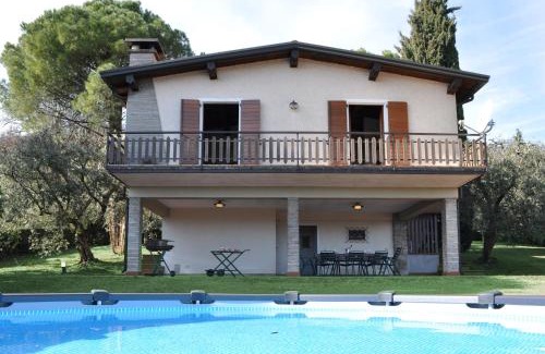 Lonato del Garda House | Villa Mira - pool - view - aircon