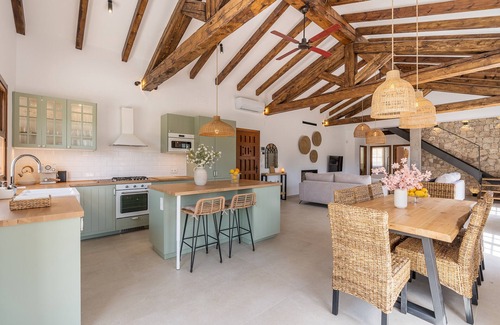 Lecrin Valley Villa | Villa 'Mirador Del Lago' with Lake View, Wi-Fi and Air Conditioning