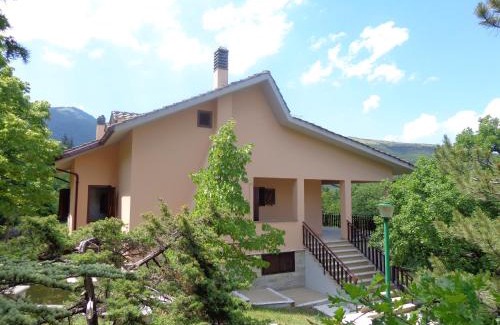 Fiastra House | Villa Miralago