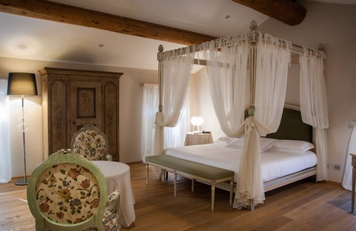Reggiolo Hotel | Villa Nabila