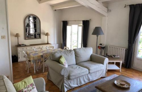 Roches Grises Villa | Villa near Les Etangs de Bages Lake