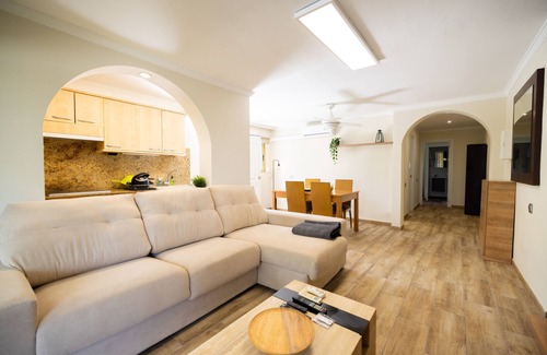 Salou Villa | Villa "Oasis Salou" with Sea View, Private Pool & Wi-Fi