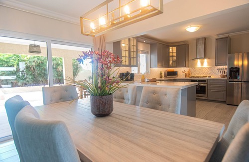 Bubali Villa | “Villa Oasis” Walking distance to beach, supermarket and restaurants.
