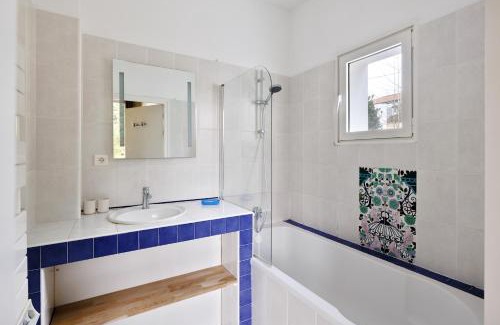 Urrugne Bed & Breakfast | Villa Ongizatea au calme avec piscine et vue montagne