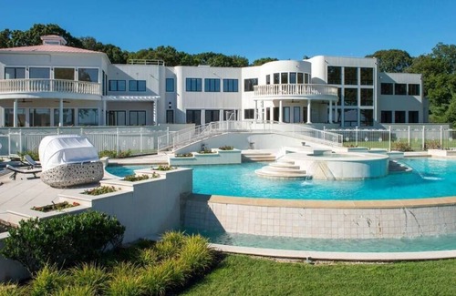 Port Jefferson Villa | Villa Osprey | 11BR | Port Jefferson | Long Island
