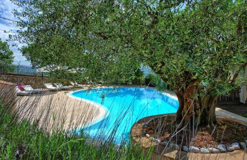 Bivio Lugnano Villa | Villa Paradiso by PosarelliVillas