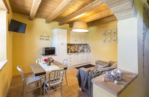 Bettolelle Apartment | Villa Pedossa, Il Grano, app in villa with pool 7 km from Senigallia, Marche