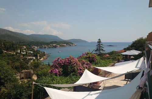 Molunat Apartment | Villa Peragić - Triple Room with Balcony and Private External Bathroom