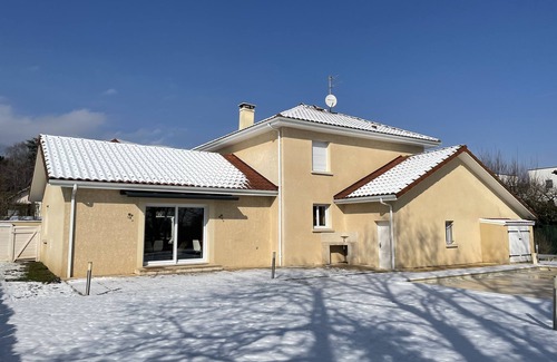 Chevry Villa | Villa Proche de Génève, Pour Skier Dans le Jura ou Profiter de la Piscine en été