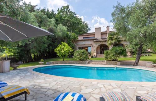 Le Rouret Villa | Villa provençale calme avec piscine chauffée 6 ch