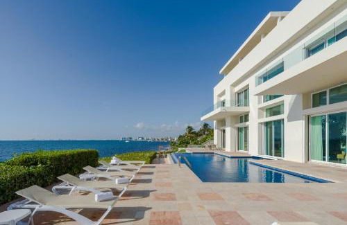Puerto Juarez Villa | Villa Punta Sam - Beachfront Luxury Villa