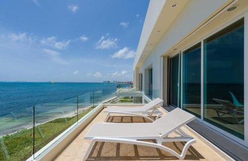Puerto Juarez Villa | Villa Punta Sam - Beachfront Luxury Villa