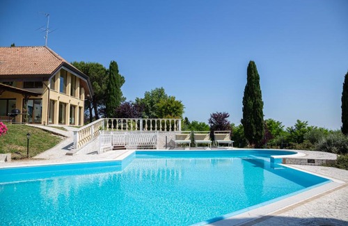 Misano Adriatico Villa | Villa Rolls - Porzione di Villa con piscina,giardino e parcheggi